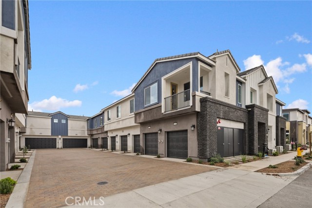 Detail Gallery Image 2 of 30 For 2753 E Amberley Privado, Ontario,  CA 91762 - 3 Beds | 2/1 Baths