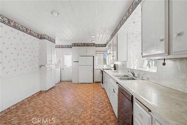 Detail Gallery Image 8 of 46 For 2125 Manhattan, Hermosa Beach,  CA 90254 - 4 Beds | 3 Baths