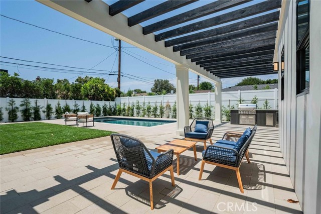 521 N Sparks Street, Burbank CA: https://media.crmls.org/medias/f6912aed-1e4c-4e03-824d-de796589c402.jpg