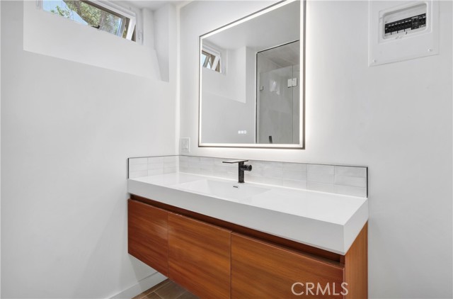 Detail Gallery Image 62 of 72 For 1145 S Longwood, Los Angeles,  CA 90019 - 4 Beds | 3 Baths