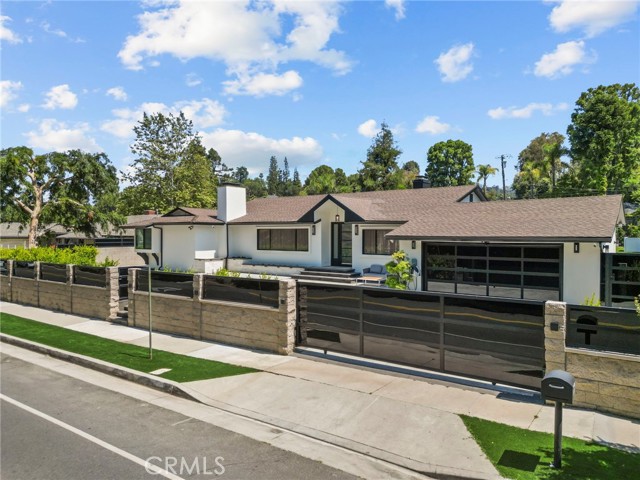 16810 Adlon Road, Encino CA: https://media.crmls.org/medias/f692e7b5-e6e0-41d4-aedc-d17877e55a47.jpg