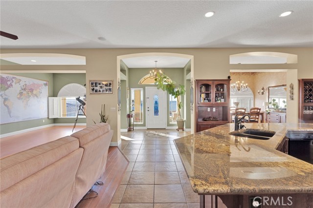 Detail Gallery Image 5 of 39 For 13519 Sunset, Apple Valley,  CA 92308 - 4 Beds | 3 Baths