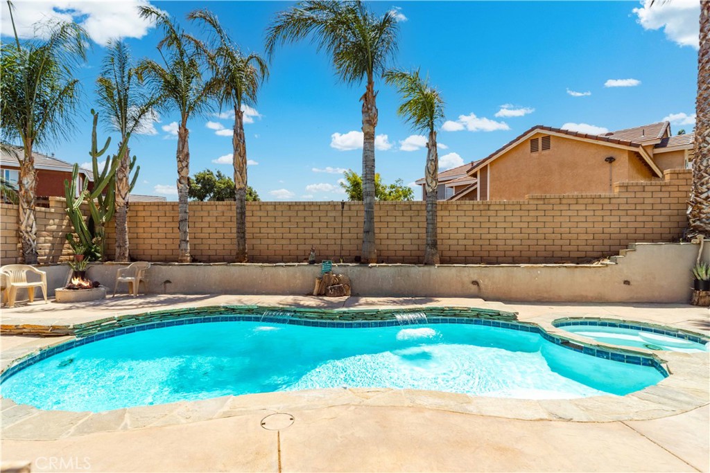 https://media.crmls.org/medias/f693df5d-a279-44ba-b31b-2441185277a6.jpg?preset=X-Large