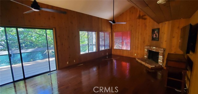 Detail Gallery Image 3 of 43 For 27821 Peninsula Dr. #330, Lake Arrowhead,  CA 92352 - 4 Beds | 2 Baths