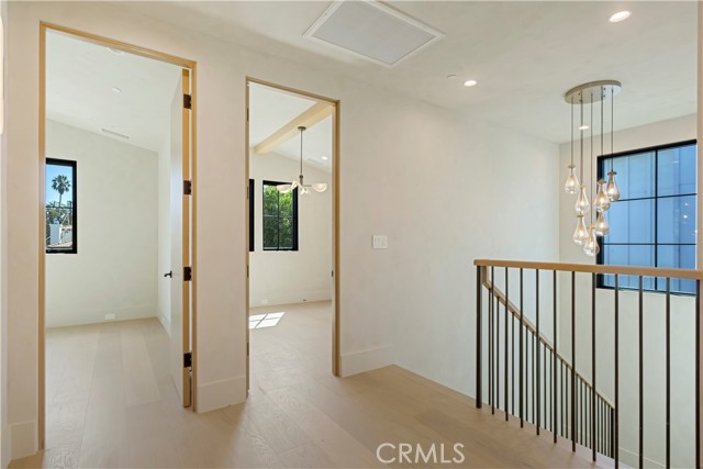 4239 Rhodes Avenue, Studio City CA: https://media.crmls.org/medias/f6946647-a288-444a-8b76-2e6112d600c3.jpg