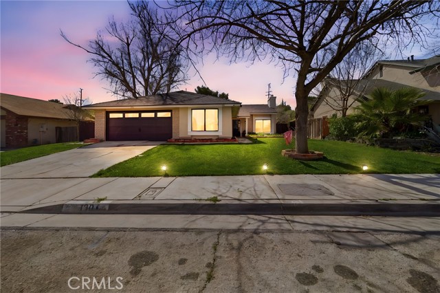 Detail Gallery Image 2 of 46 For 130 Mountainside Dr, Palmdale,  CA 93550 - 3 Beds | 2 Baths