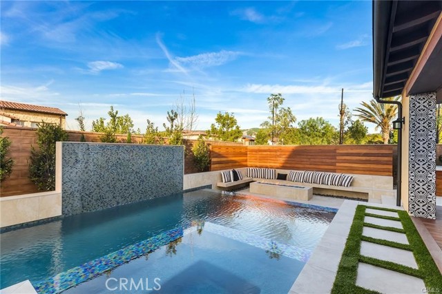 77 Sunset Cove, Irvine CA: https://media.crmls.org/medias/f694e16a-0f6f-4da3-8a70-40393e617eb0.jpg