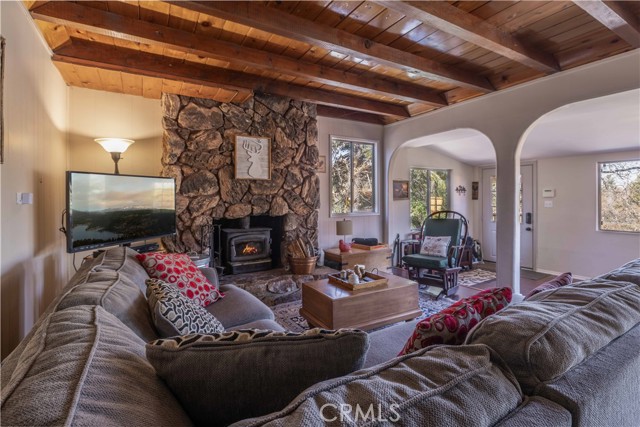 Detail Gallery Image 14 of 43 For 43418 Ridge Crest Dr, Big Bear Lake,  CA 92315 - 2 Beds | 2 Baths