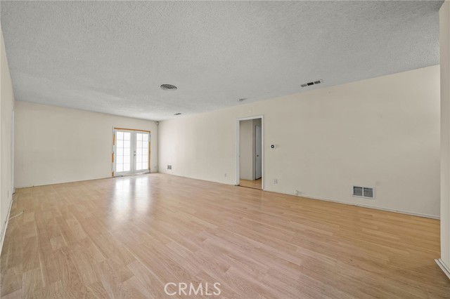 Detail Gallery Image 10 of 32 For 20644 Sherman Way, Winnetka,  CA 91306 - 3 Beds | 2 Baths