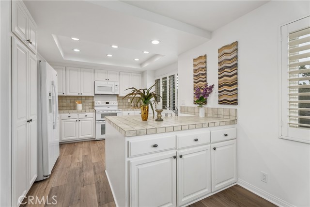 980 Palo Verde Avenue, Long Beach CA: https://media.crmls.org/medias/f696d19f-120d-4f40-b0ae-eadcdfdcb8b2.jpg