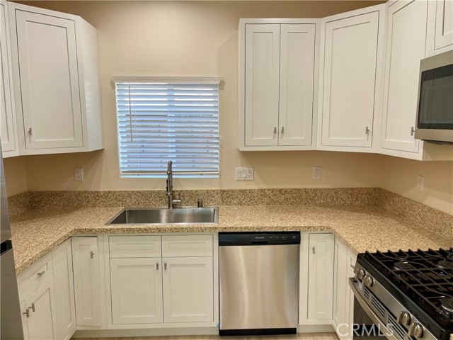 Detail Gallery Image 10 of 20 For 241 S 2nd Ave #B,  Upland,  CA 91786 - 2 Beds | 2 Baths