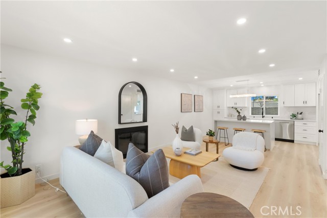 Detail Gallery Image 4 of 46 For 4287 via Norte, Cypress,  CA 90630 - 5 Beds | 2/1 Baths