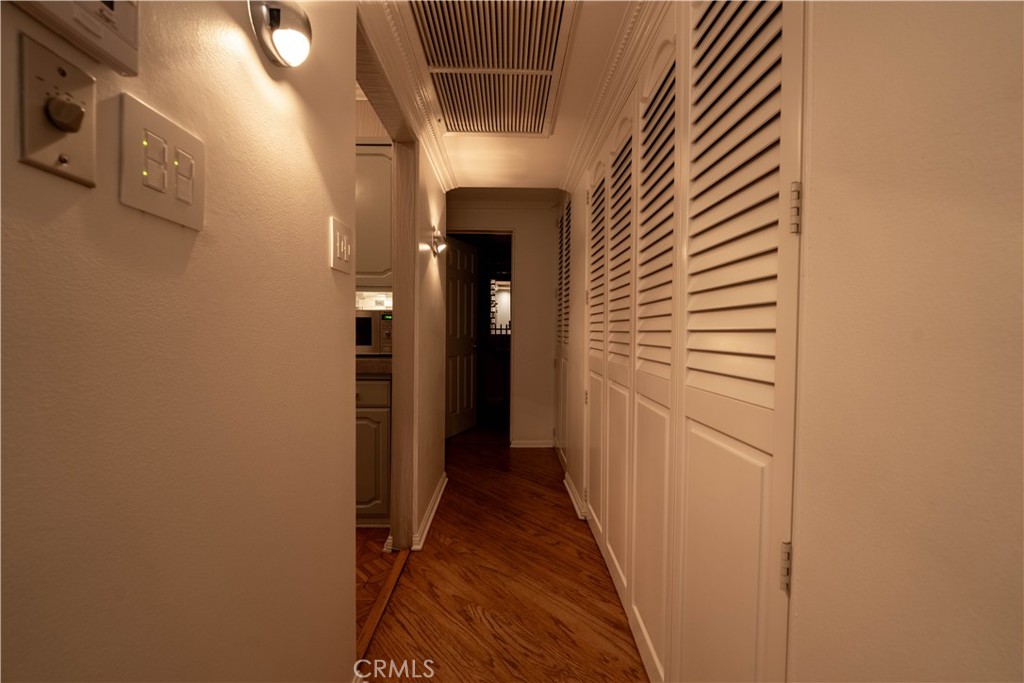 https://media.crmls.org/medias/f6985762-f110-48c8-b2a7-115b904e7dcd.jpg?preset=X-Large