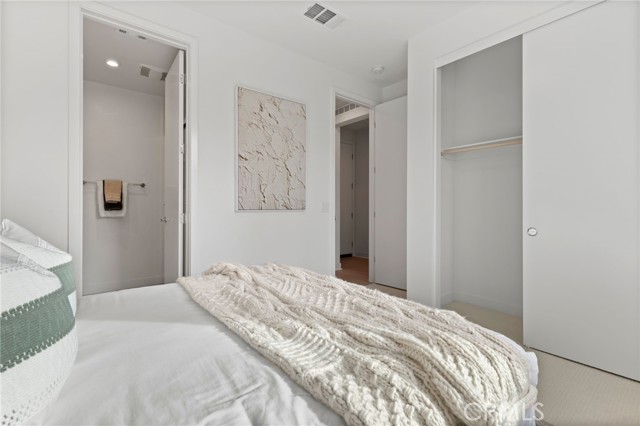 Image 22 of 29 For 585 Lyon Street