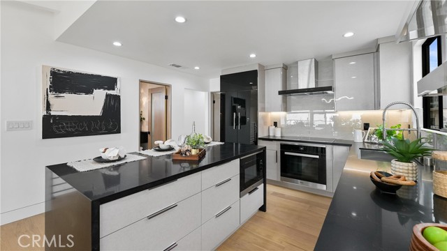 Detail Gallery Image 16 of 55 For 1095 Miramar, Laguna Beach,  CA 92651 - 3 Beds | 2 Baths