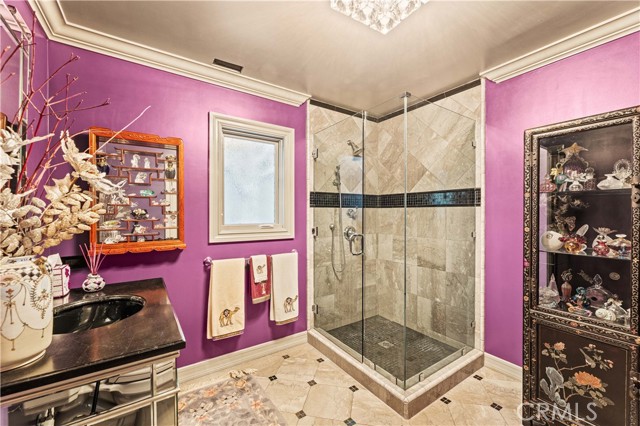 Detail Gallery Image 22 of 46 For 4960 Densmore Ave, Encino,  CA 91436 - 5 Beds | 5/2 Baths