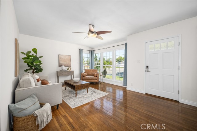 Detail Gallery Image 10 of 55 For 5530 E Mezzanine Way, Long Beach,  CA 90808 - 4 Beds | 3/1 Baths