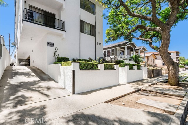 935 W 10th St, San Pedro CA: https://media.crmls.org/medias/f69d94d5-063d-4656-a2db-f818519f1371.jpg