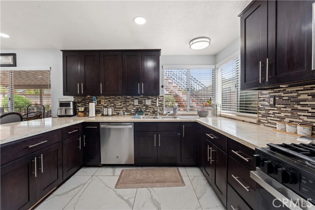 Detail Gallery Image 14 of 50 For 911 Homestead Rd, Corona,  CA 92878 - 4 Beds | 3 Baths