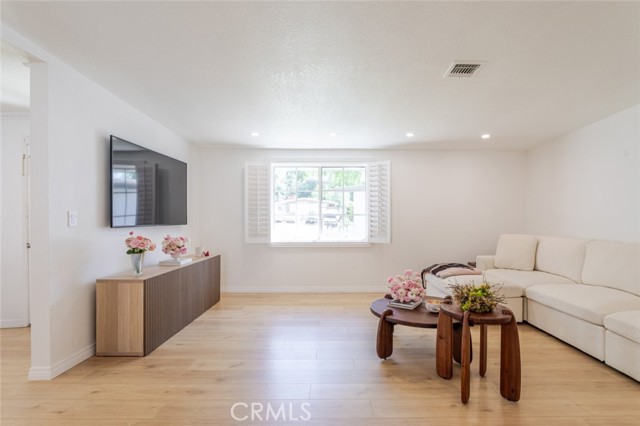 Detail Gallery Image 9 of 39 For 22459 Guadilamar Dr, Saugus,  CA 91350 - 3 Beds | 2 Baths