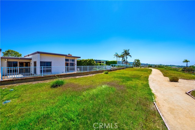21 Beachcomber Drive, Corona del Mar CA: https://media.crmls.org/medias/f69ff593-c426-4b78-bf8b-2f3f30615a07.jpg