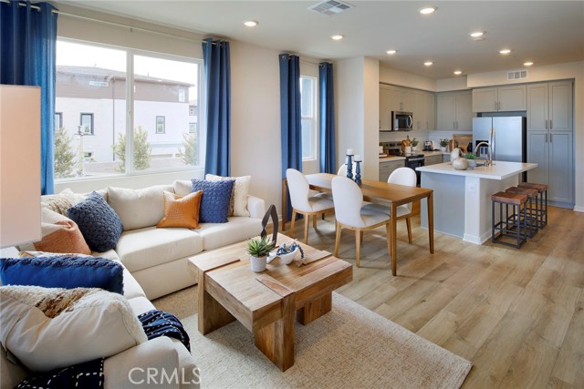 Detail Gallery Image 13 of 22 For 9529 Hannah Way, Riverside,  CA 92503 - 4 Beds | 4 Baths