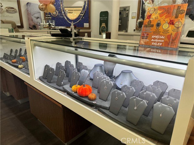 217 Stonewood Street, Downey CA: https://media.crmls.org/medias/f6a07599-9c18-4c67-9d09-76144def8b92.jpg