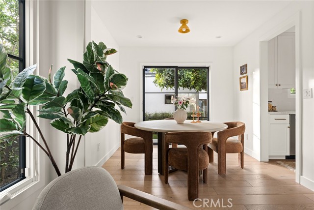 Detail Gallery Image 7 of 40 For 4935 Agnes Ave, Valley Village,  CA 91607 - 5 Beds | 3 Baths