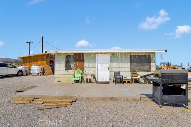 5924 Old Woman Springs Road, Johnson Valley CA: https://media.crmls.org/medias/f6a1c598-ca8c-47a8-a790-8e32b4b5a262.jpg