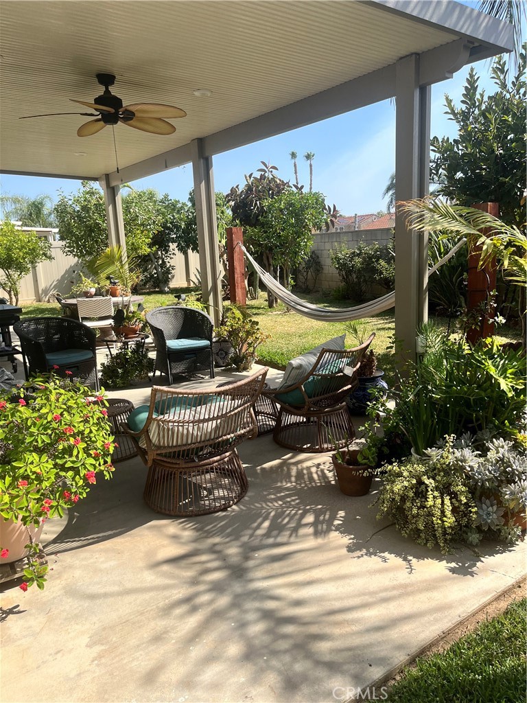 https://media.crmls.org/medias/f6a1e2f5-e242-450b-b982-02027399ad61.jpg?preset=X-Large
