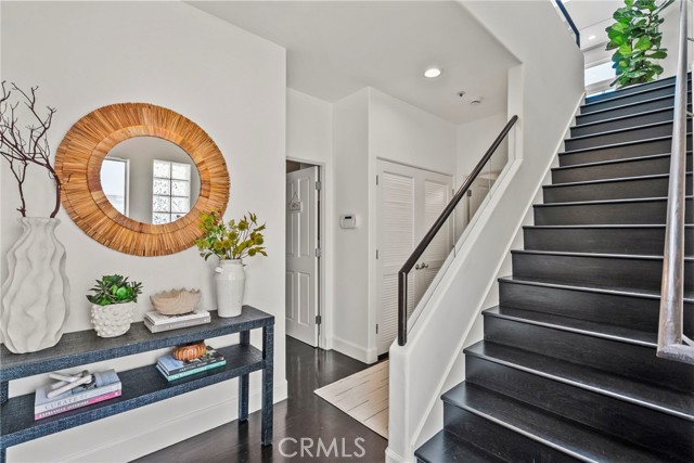 720 Manhattan Beach, Manhattan Beach, California 90266, 2 Bedrooms Bedrooms, ,2 BathroomsBathrooms,Residential,For Sale,Manhattan Beach,SB26077067