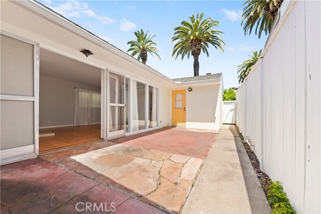 604 Marguerite Avenue, Corona del Mar CA: https://media.crmls.org/medias/f6a246c5-e477-453d-a47b-21d8ed92346f.jpg