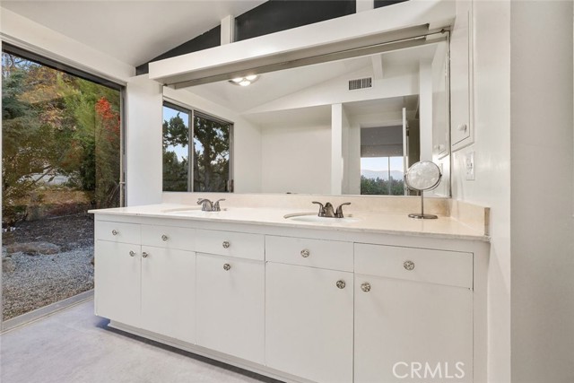 Detail Gallery Image 43 of 69 For 5260 Gould Ave, La Canada Flintridge,  CA 91011 - 3 Beds | 3 Baths