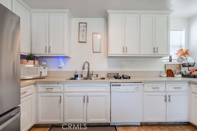 Detail Gallery Image 5 of 18 For 1016 Meredith Dr, Bakersfield,  CA 93304 - 3 Beds | 1 Baths