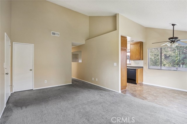 Detail Gallery Image 6 of 39 For 27949 Tyler Ln #346,  Canyon Country,  CA 91387 - 3 Beds | 2 Baths