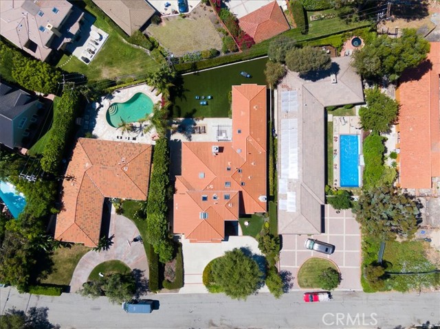 The neighbors on both sides have a pool. Why not you?