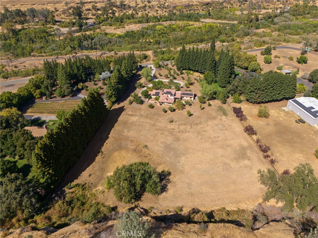 https://media.crmls.org/medias/f6a5b602-fcda-4489-a240-424afc856b63.jpg?preset=X-Large