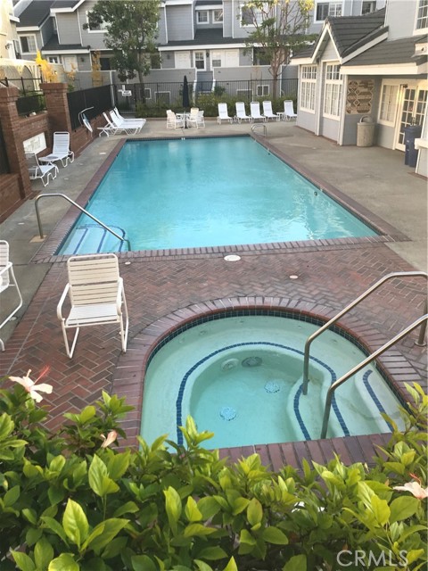 Detail Gallery Image 3 of 8 For 2800 Plaza Del Amo #75,  Torrance,  CA 90503 - 2 Beds | 2/1 Baths