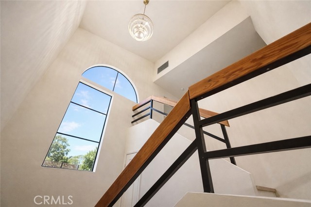 Detail Gallery Image 6 of 21 For 10770 National Bld, Los Angeles,  CA 90064 - 3 Beds | 2/1 Baths