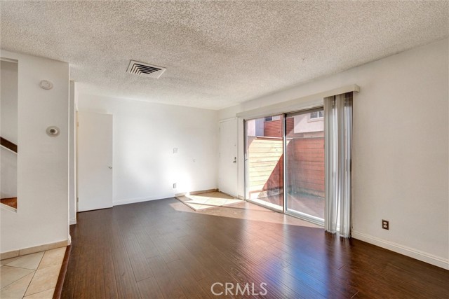 Detail Gallery Image 7 of 39 For 7033 Stewart and Gray Rd #24,  Downey,  CA 90241 - 2 Beds | 2 Baths