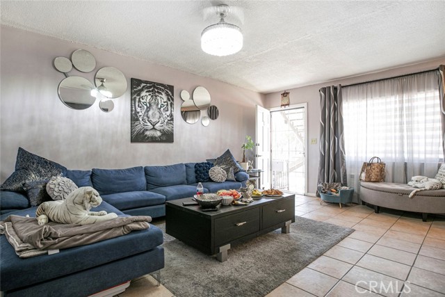 6923 Ben Avenue, North Hollywood CA: https://media.crmls.org/medias/f6a7bac6-2407-4545-a202-4ec70b9d1aea.jpg
