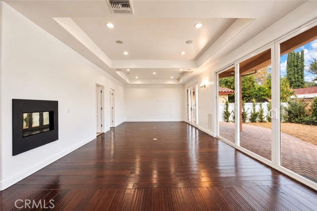 22401 Baltar Street photo 8