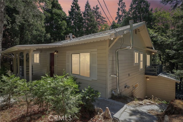 Detail Gallery Image 3 of 61 For 854 Bergschrund Dr, Crestline,  CA 92325 - 4 Beds | 2 Baths