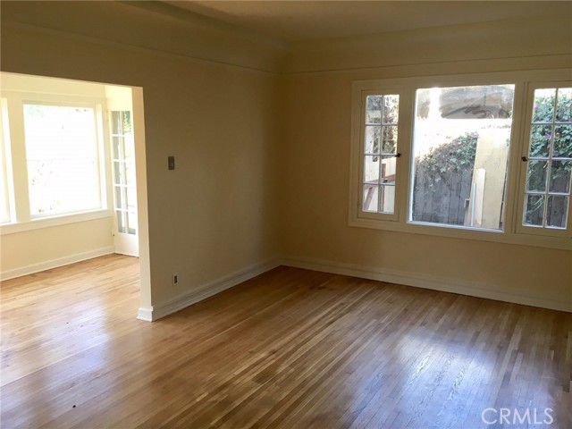11958 Sarah Street, Valley Village CA: https://media.crmls.org/medias/f6a89519-fcb1-4d57-9c87-59ecfd5a815a.jpg
