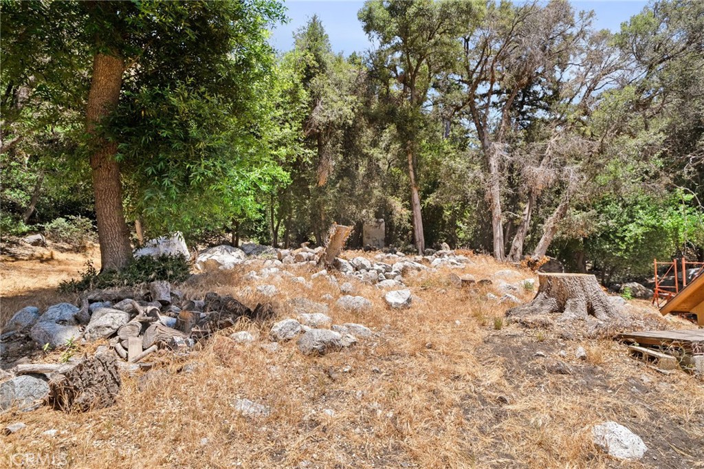 https://media.crmls.org/medias/f6a94a4e-3eaa-476e-87d8-4841d8805cb6.jpg?preset=X-Large