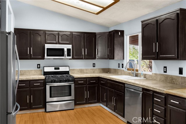 Detail Gallery Image 34 of 52 For 13554 2nd Ave, Victorville,  CA 92395 - 4 Beds | 2 Baths