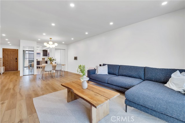 Detail Gallery Image 6 of 42 For 745 Main, El Segundo,  CA 90245 - 2 Beds | 2 Baths