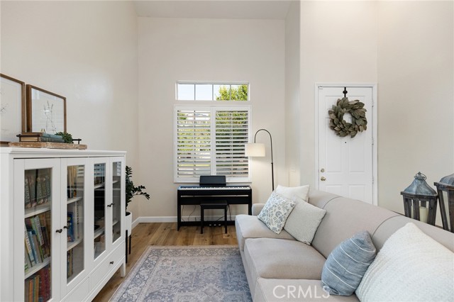 7476 Sequoia Lane, Highland CA: https://media.crmls.org/medias/f6abd631-03c9-4ad6-8fde-f7c49a9b2e69.jpg