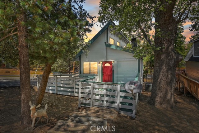 Detail Gallery Image 1 of 49 For 27026 Overlook Ln, Lake Arrowhead,  CA 92352 - 2 Beds | 1/1 Baths