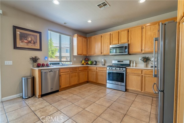 Detail Gallery Image 9 of 21 For 2507 E Nugent St, Lancaster,  CA 93535 - 3 Beds | 2 Baths